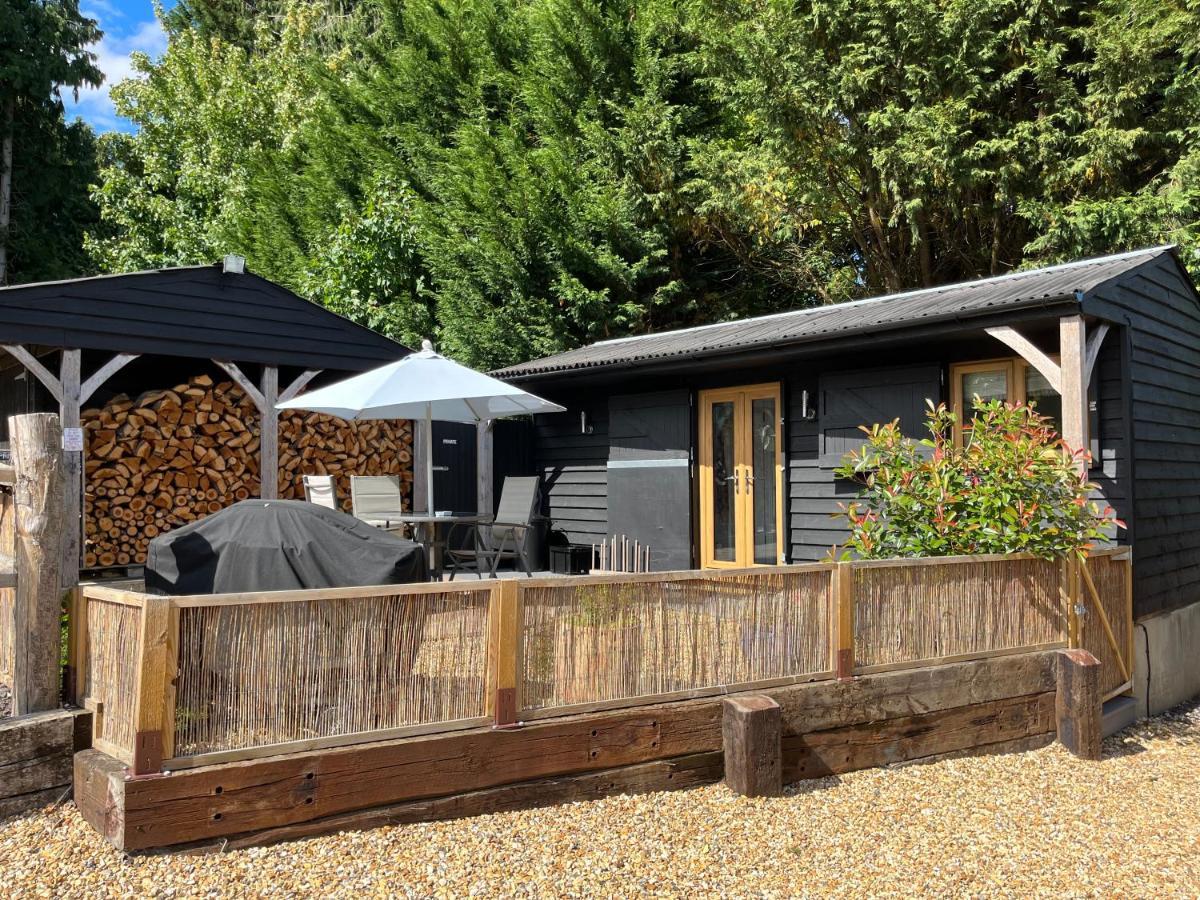 Hascombe Accommodation Exterior photo
